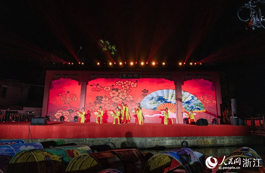 精彩曲目引得現(xiàn)場掌聲陣陣。人民網(wǎng) 張帆攝