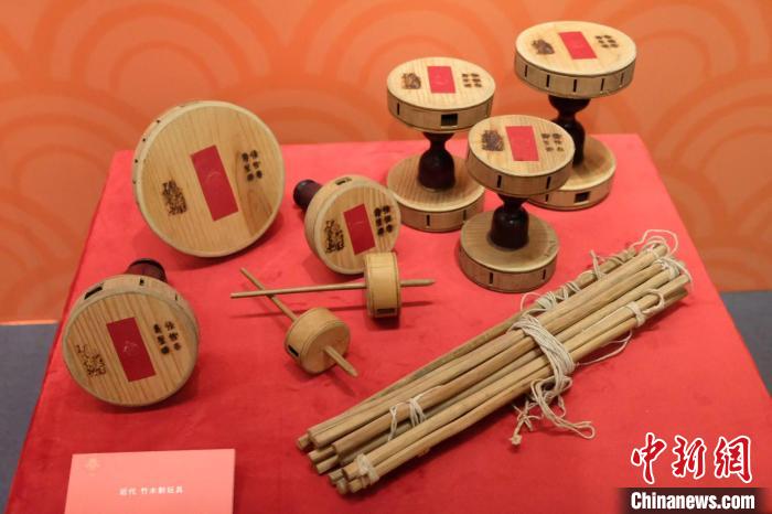 上海市歷史博物館館藏年俗文物展?！⊥躞?攝