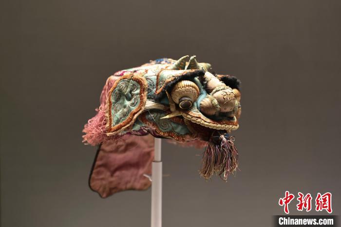45件近代童服山西太原展出展中國(guó)傳統(tǒng)服飾之美