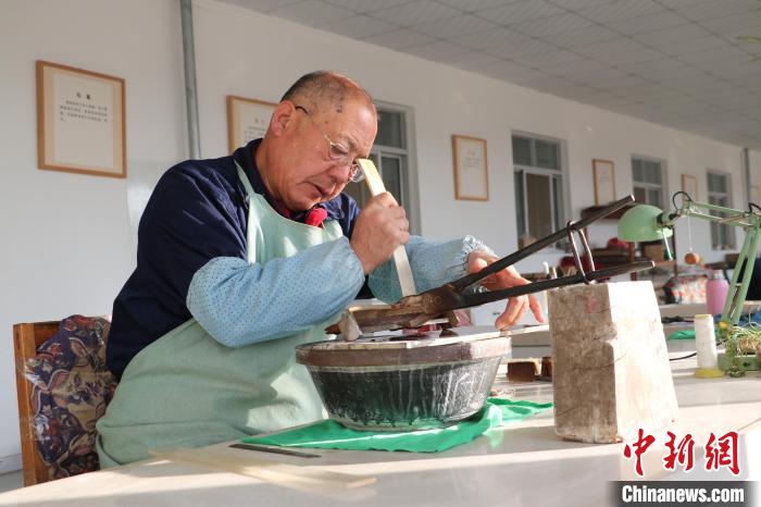 陰平鎮(zhèn)魯筆制作技藝將制筆與用筆巧妙結(jié)合，融理論性、實踐性和藝術(shù)性于一體?！O慧 攝