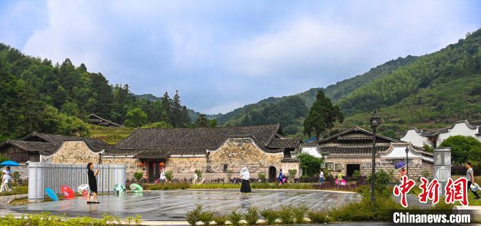古村落吸引游客前來旅游?！⑵錉D供圖