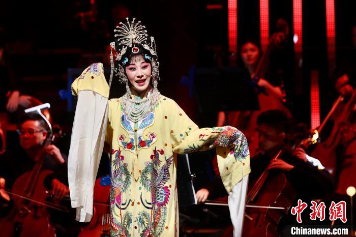 25日晚，2023北京西山永定河文化節(jié)開幕，圖為開幕式上的京劇表演?！?a target='_blank' href='/'>中新社</a>記者 易海菲 攝