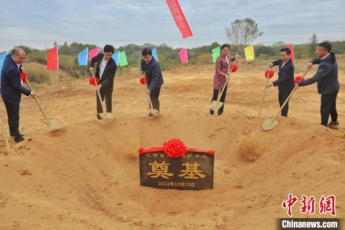 25日上午，江西省永修縣吳城鎮(zhèn)舉行部省共建長江江豚保護基地(江西省長江江豚保護中心)奠基儀式?！⒘?攝