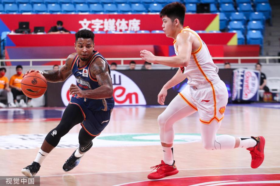 [圖]皮特森28+12+9布克23分 同曦險勝深圳止三連敗