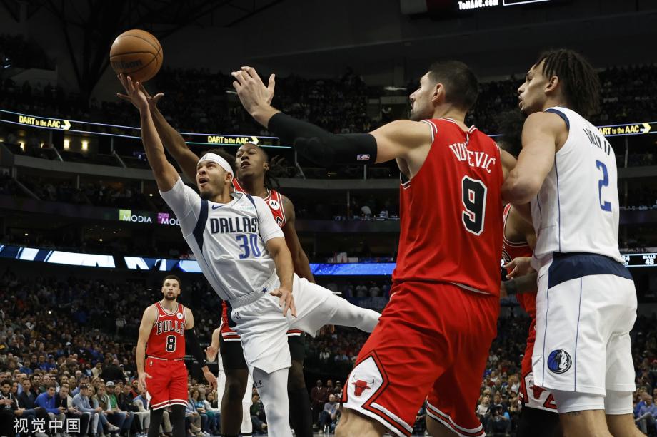 [圖]NBA-公牛105-114獨行俠 東契奇18分7板10助攻