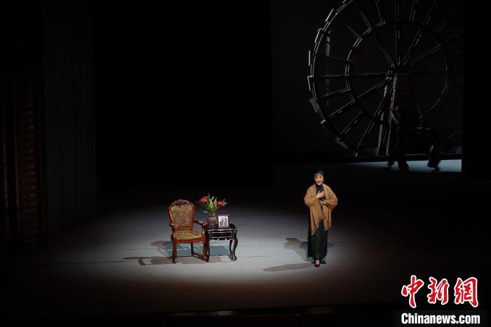 大型現(xiàn)代評劇《革命家庭》在滬上演