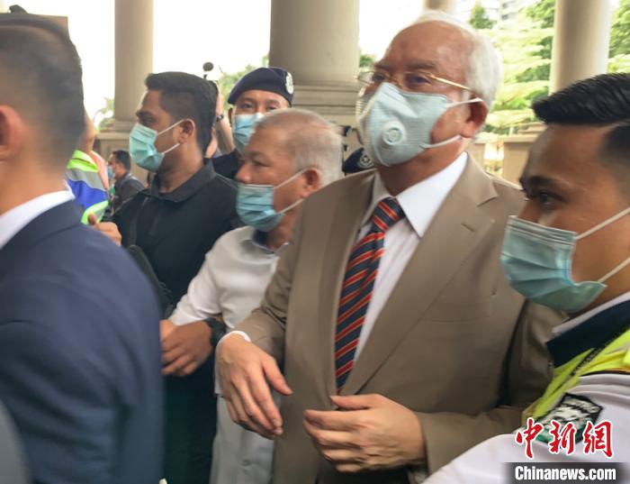 納吉布步入法院 陳悅 攝