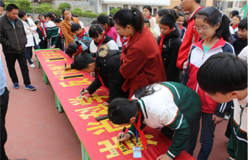 （改標(biāo)題為：廣西港北區(qū)在全區(qū)開展反對(duì)邪教宣傳進(jìn)校園活動(dòng)）港北區(qū)大力開展“崇尚科學(xué)，反對(duì)邪教” 宣傳教育活動(dòng)736